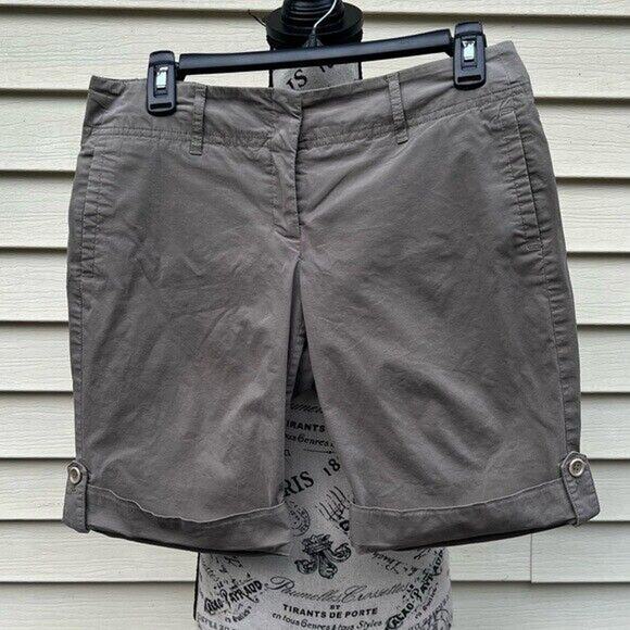 Theory green mid rise Bermuda cuffed shorts with pockets - Picture 1 of 10